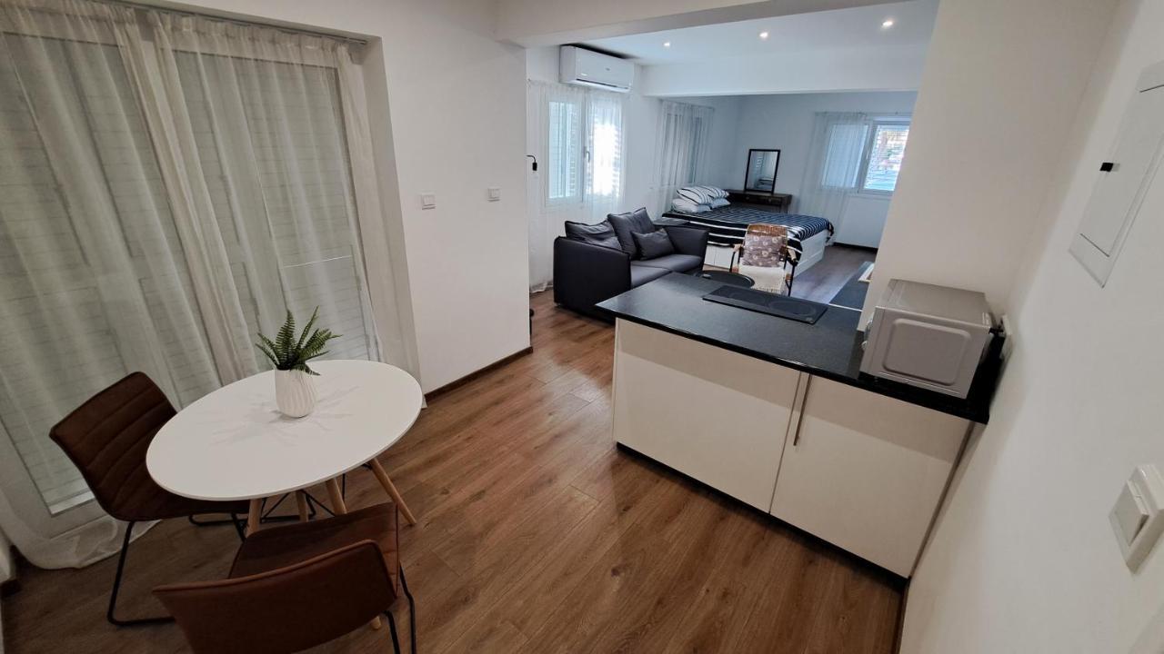 City Center Apartments Пафос Екстер'єр фото